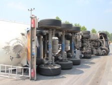 Kontrolünü kaybeden Tır Devrildi 1 Yaralı 