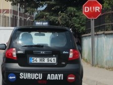 Sürücü Adayları direksiyon sınavında ter döktü.