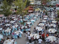Geleneksel Halk İftarına Yoğun Katılım Oldu