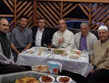 Acelle Yaylasında İftar Yaptılar