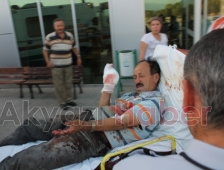 Eski Muhtar Odun Keserken Kolunu Kesti