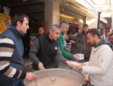 Öztürkler Market Bu Yılda Aşure Dağıttı