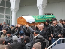 İntihar Eden Genç Defnedildi