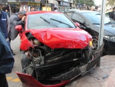 Üç Aracın Karıştığı Kazada Maddi Hasar Meydan Geldi