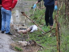 Yol Kenarında Erkek Cesedi Bulundu