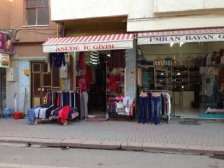 Çantaları Bırakma Numarasıyla Kol çantasını çaldılar