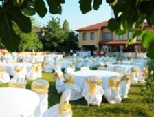 Arayın, Bahçenizi Düğün Sarayına Çevirelim