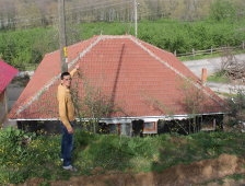 Elektrik Telleri Evin Üzerinden Geçiyor