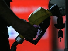 Benzine 14 kuruş, motorine 17 kuruş zam