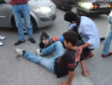 Otomobile Motosiklet Çarptı, 2 Yaralı