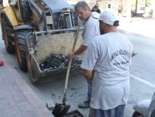 Akyazı Belediyesinden Ada Caddesi Üzerinde Sonbahar Hazırlık Çalışmaları Başladı
