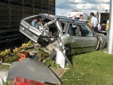 Kamyonetin iki kız kardeşe çarpıp öldürmesi kameralara böyle yansıdı