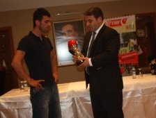 Sofuoğlu Yılın Sporcusu Ödülünü Aldı