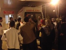 Karapürçek'te Cemiyete Giden Yayaların Arasına Araba Daldı