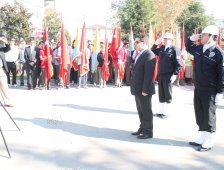 29 Ekim Çelenk sunma töreniyle başladı.