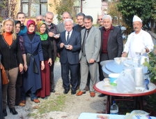 MHP Aşure Dağıttı