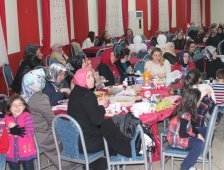 Kadınlar Matinesinde Bayanlar Doyasıya Eğlendi