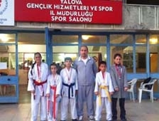 Karatecilerden 2 Birincilik. 3 İkincilik Madalyası