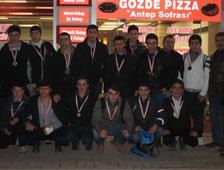 Derece Yapan Güreşçileri Gözde Pizza Ağırladı