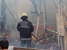 Samanlık Tamamen Yandı.