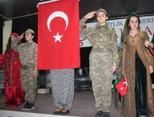 Kız Meslek Lisesinden 18 Mart Gösterisi