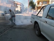 AKYAZI GENELİNDE KAPALI KANAL LARVA İLAÇLAMALARI BAŞLADI