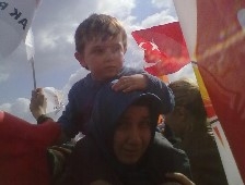 2 YAŞINDAKİ ÇOCUĞUN DOMBRA SEVGİSİ