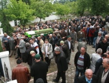 26 Gün Önce Ölen Oğlunun Acısına Dayanamadı