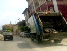 Çöp Kamyonları Trafiği Felç Ediyor