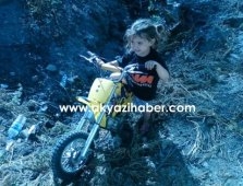 Minik Ceylin Motosiklet Kullanıyor
