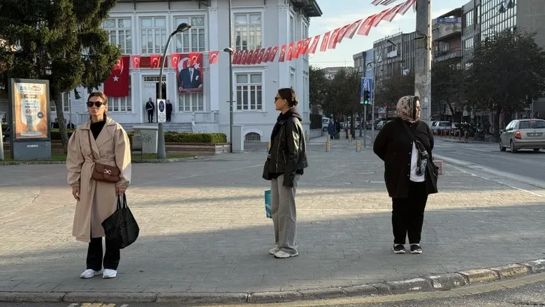 Saat 09.05'de Sakarya'da hayat durdu