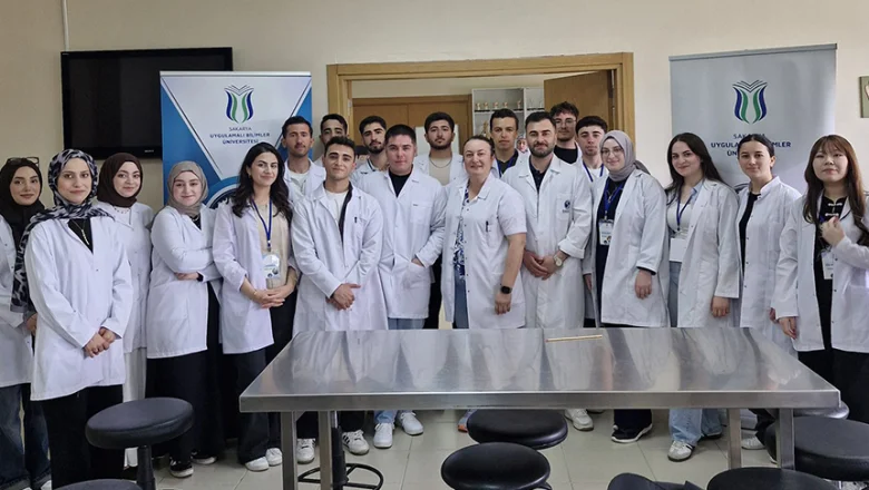 Sağlık öğrencilerinden uygulamalı eğitim adımı