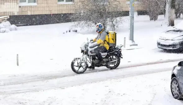 Sakarya'da kar ve buzlanma alarmı; Motokuryelerin trafiğe çıkışı yasaklandı