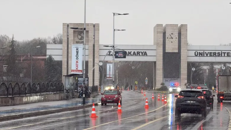 Sakarya'da kar yağışı kendisini gösterdi