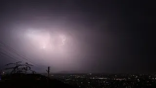Sakarya'da şimşekler geceyi aydınlattı