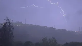 Sakarya'da şimşekler geceyi aydınlattı
