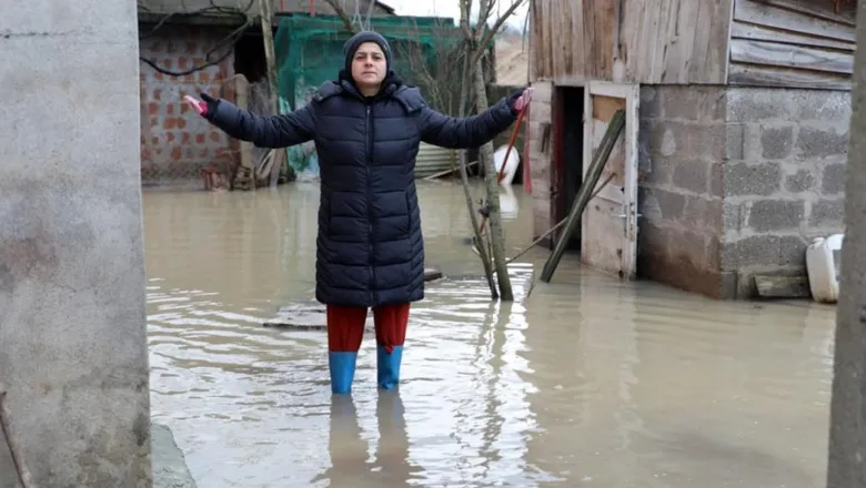 Sakarya Nehri kıyısındaki mahalleyi su bastı