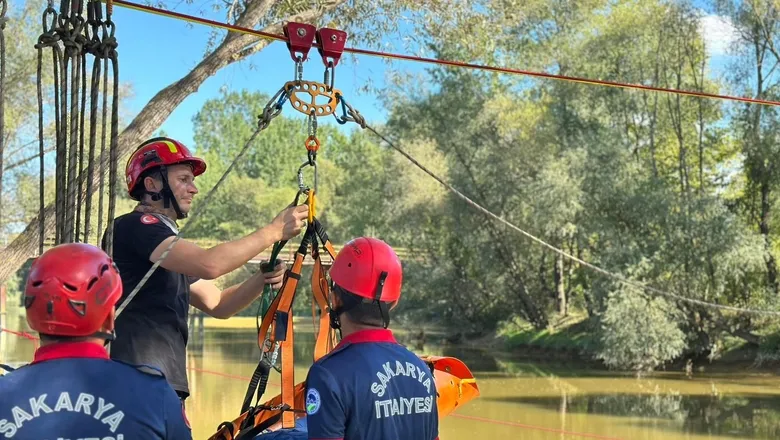 Sakarya Nehri'nde kurtarma tatbikatı