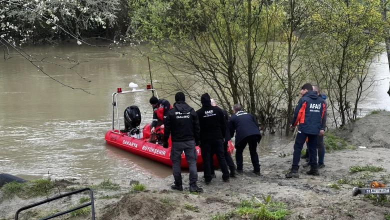 Sakarya Nehri'ne düşen çocuğu arama çalışmaları üçüncü günde