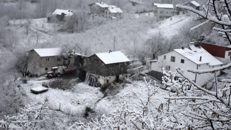 Sakarya'nın yükseklerine kar yağdı