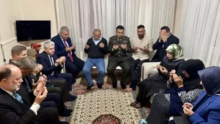 Sakarya Protokolü Şehit Karakuş'un ailesini ziyaret ettiler