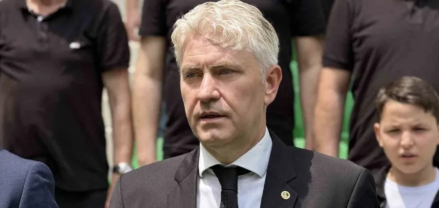 Sakaryaspor'da Kulüp Başkanı Kıratlı istifa etti