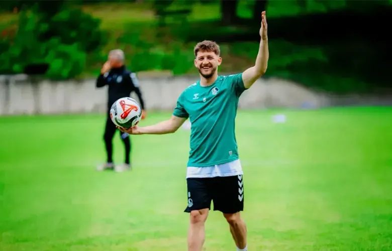 Sakaryaspor Kabov'u gönderdi