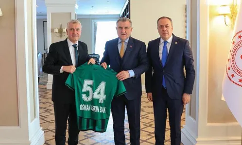 Sakaryaspor’dan tesis atağı: Bakan Bak’a proje dosyası sunuldu