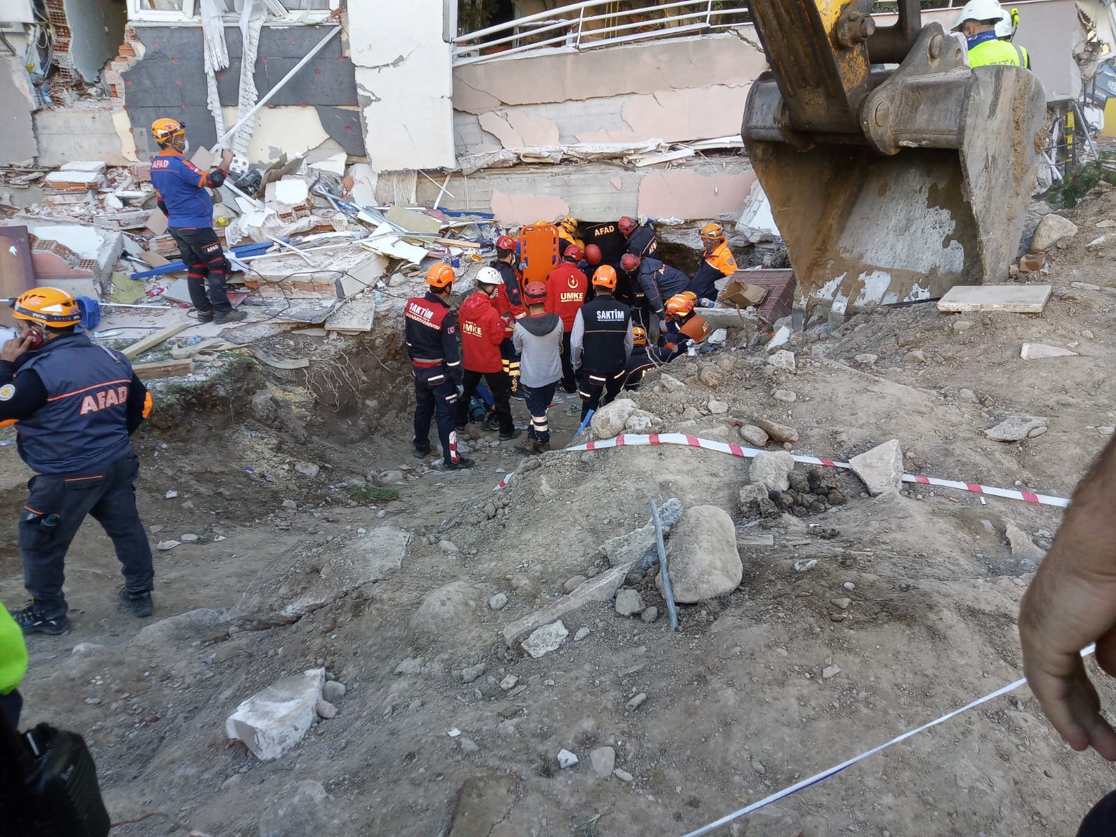 SAKTİM'in desteği ile bir kişi enkazdan kurtarıldı