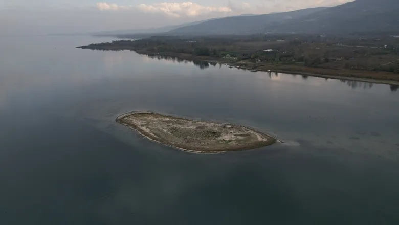Sapanca Gölü'nde gizemli yapılar