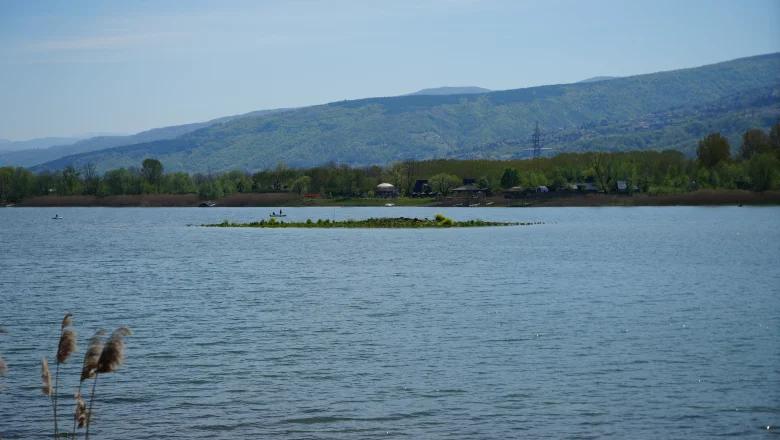 Sapanca Gölü'nde gizemli ada yeniden ortaya çıktı