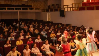 Şehrin ilk özel tiyatro sahnesi ünlü komedyenle kapılarını açıyor