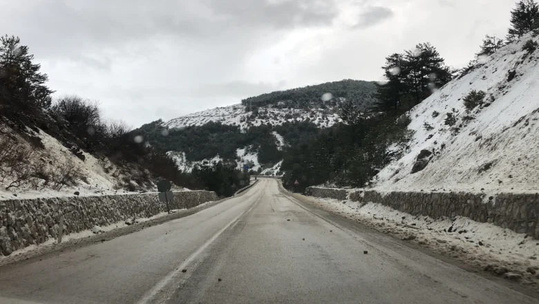 Şerefiye ve Reşadiye Geçit Vermiyor! Kar Yağışı Ulaşımı Vurdu