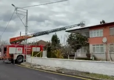 Seyfeler Mahallesinde çıkan baca yangını kısa sürede söndürüldü.